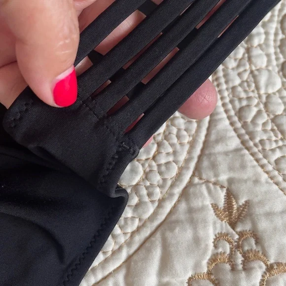 Victoria's Secret Elegant Black Bikini Set - Picture 2 of 10